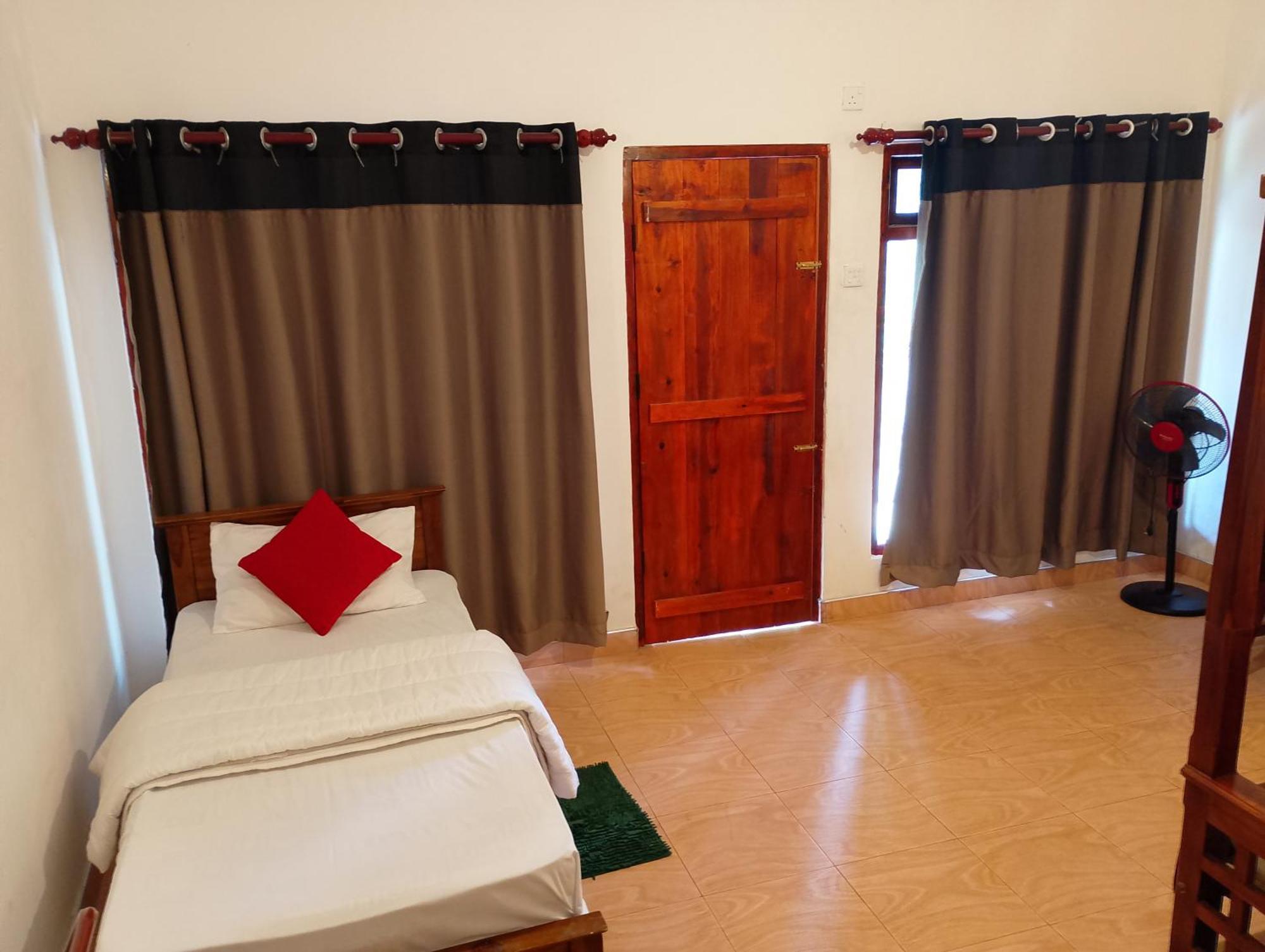 T-More Hotel & Hostel 埃拉 外观 照片